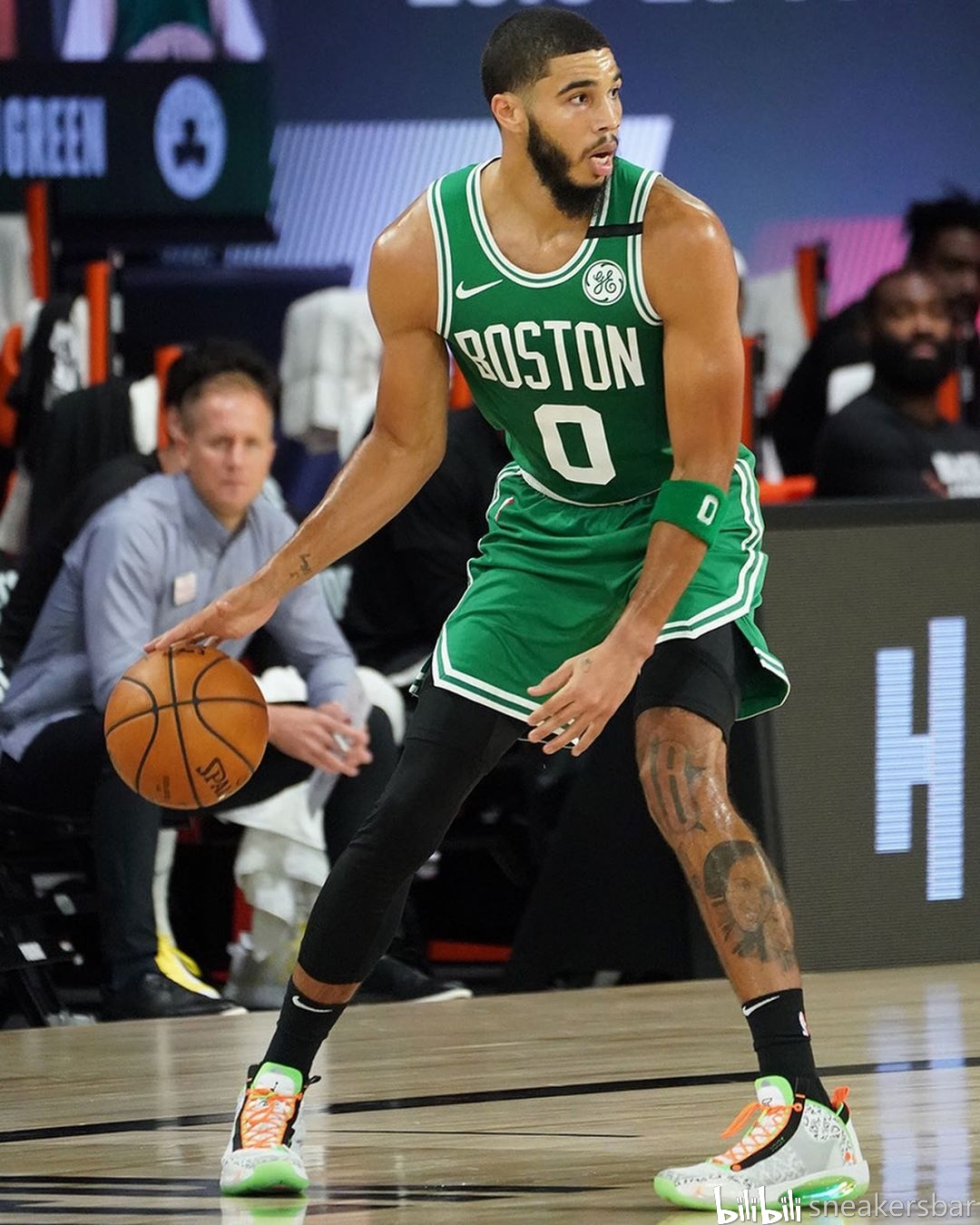 受了巨大打 受了巨大打