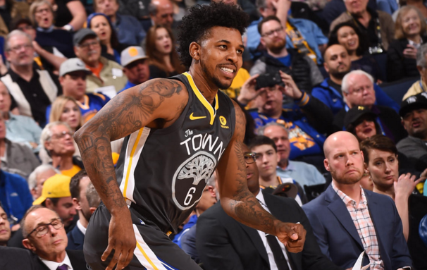 呼救并拨打 呼救并拨打