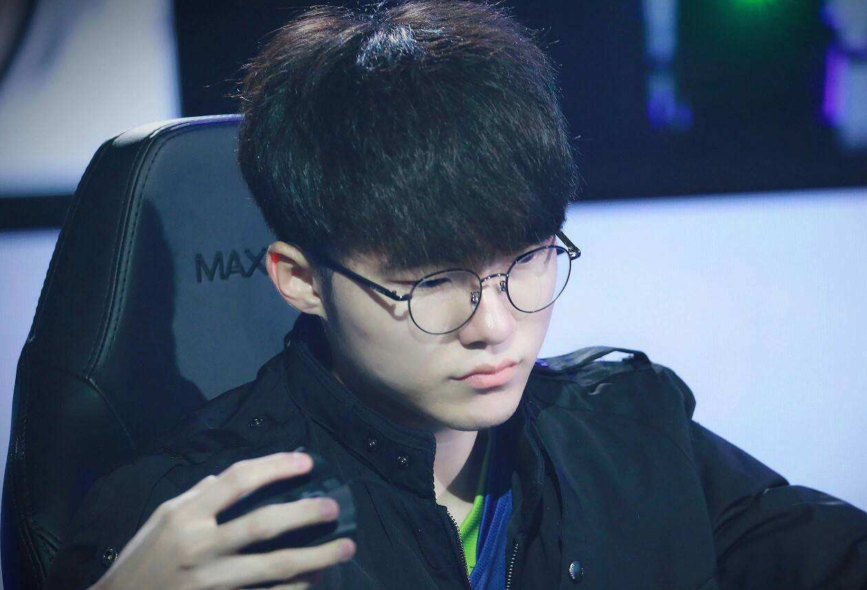 场一号位出 场一号位出